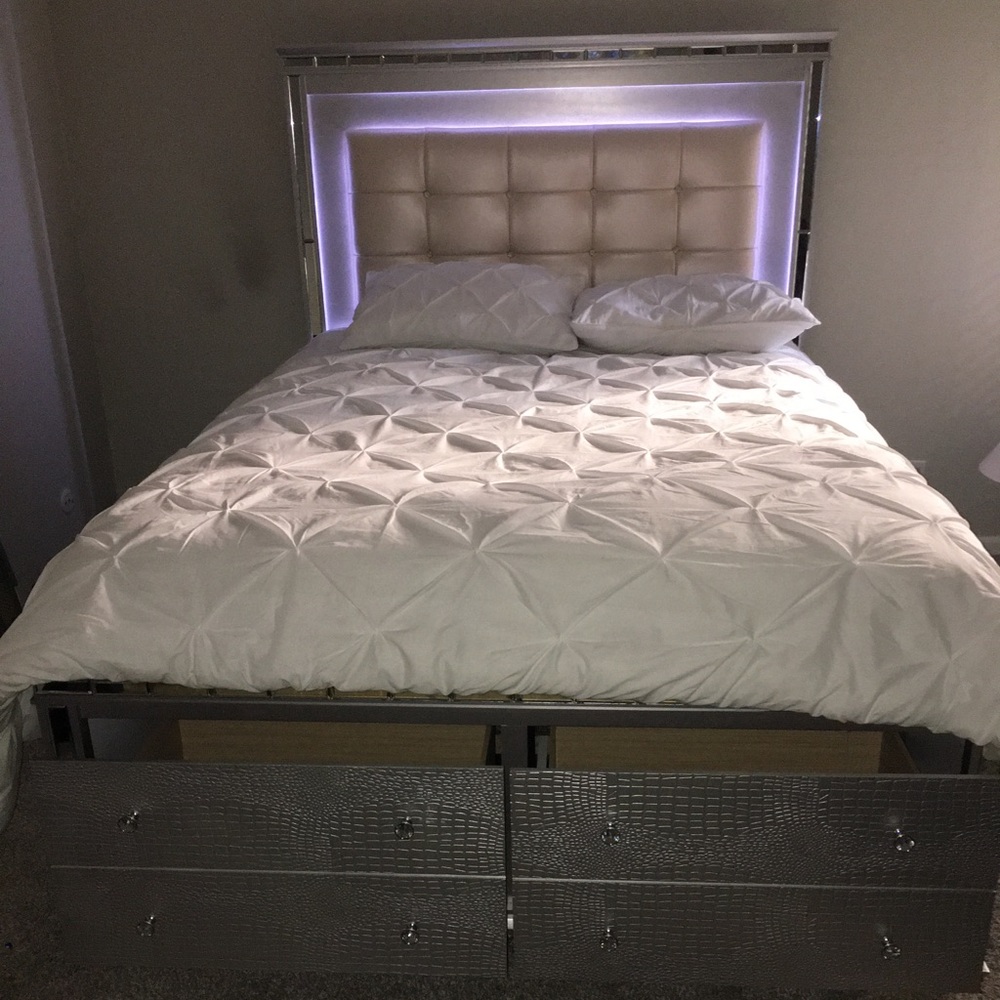 LED QUEEN BED